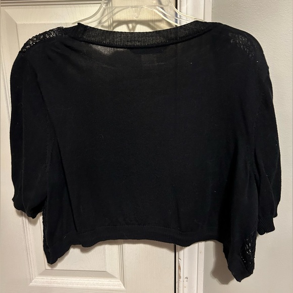 Black Peter Nygard Women’s Large Cable Knit Shrug. - Picture 4 of 6